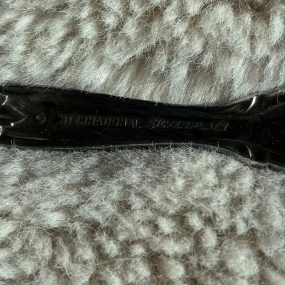 International Silver Cake Pie Server Silver Ornate Floral Scroll